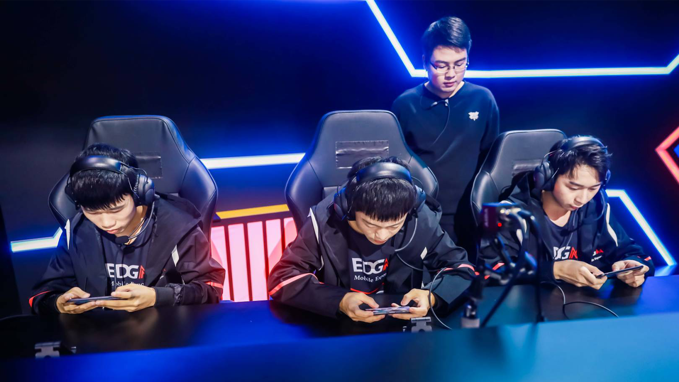 EDG mobile game adapter - Game Wings