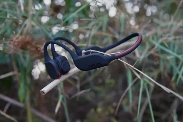What kind of headphones are suitable for running? These bone conduction headphones​ are easy to use and comfortable!(pic2)